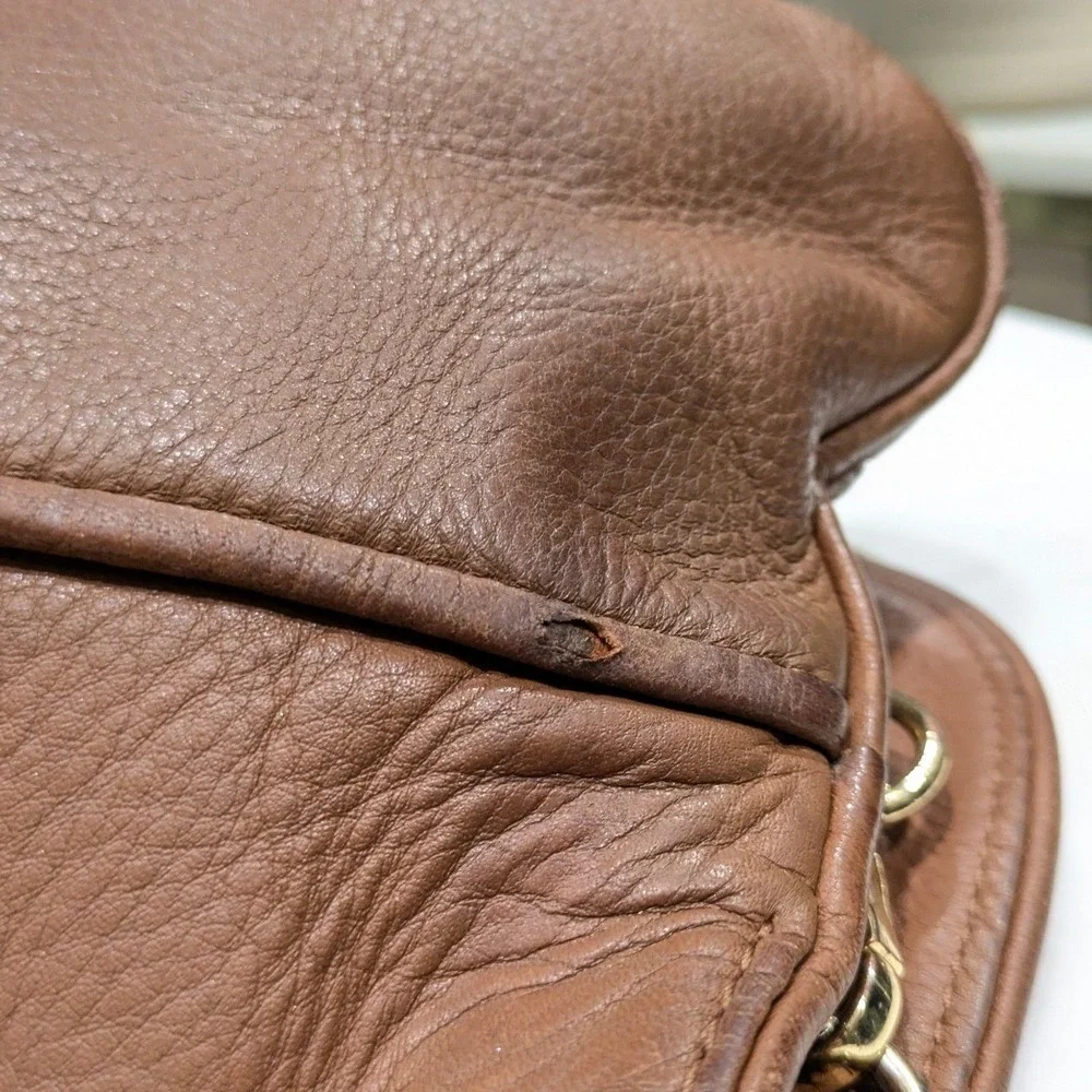 Tory Burch Amanda Clutch Bag Royal Tan Leather Gold Logo Chain Crossbody